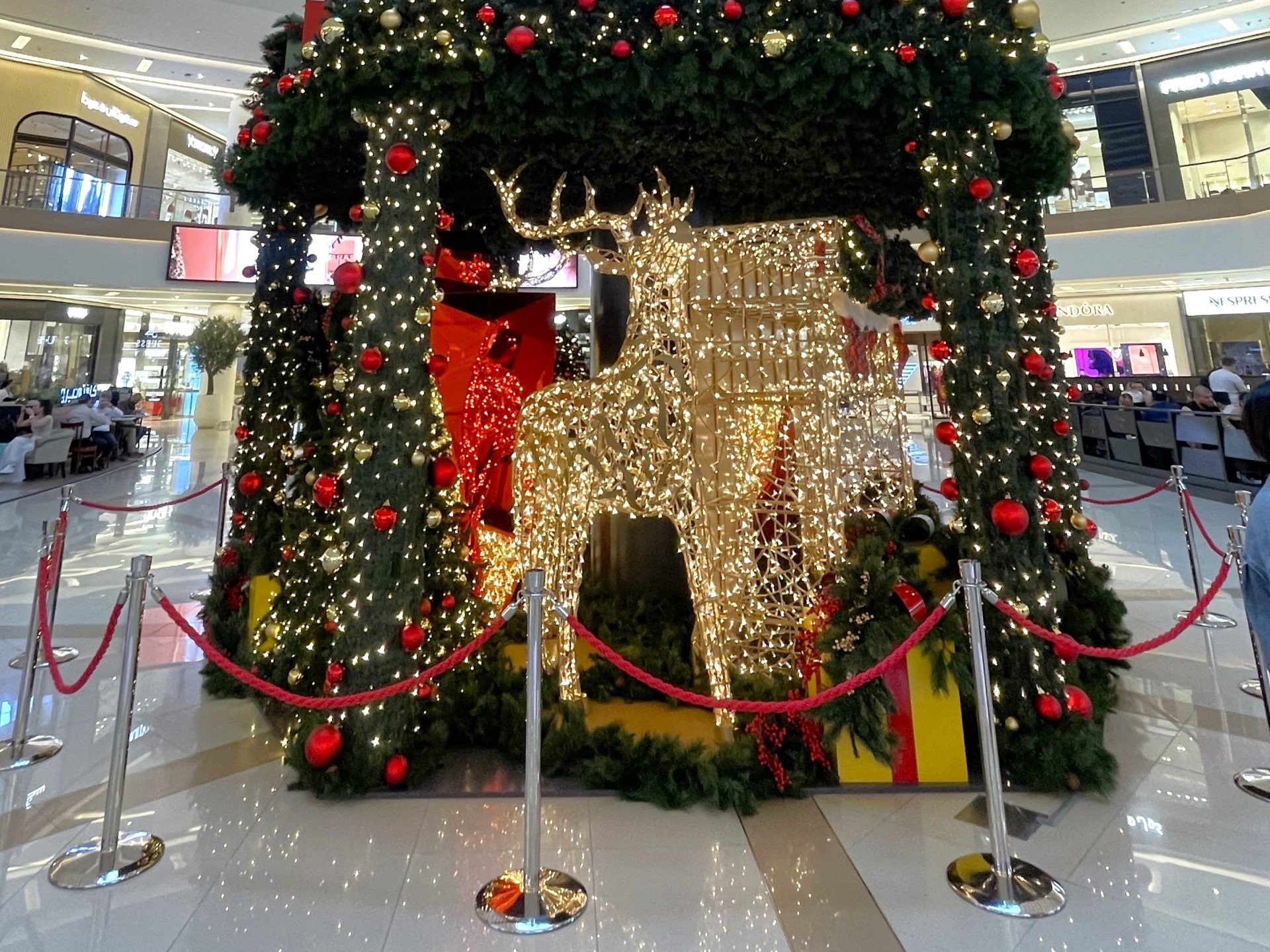 Dubai-Marina-Mall-pic-1